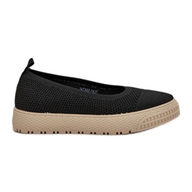 Sneaker femminili slip-on sulla piattaforma nera nero