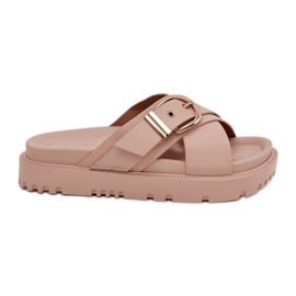 Pantofole sulla piattaforma con una fibbia beige