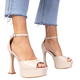 Sandali beige con tacco alto