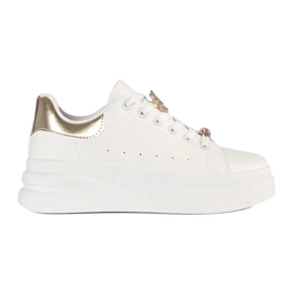 Sneaker bianche sulla piattaforma con pin bianco