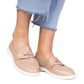 Mocassini da donna beige scuro con una decorazione dorata