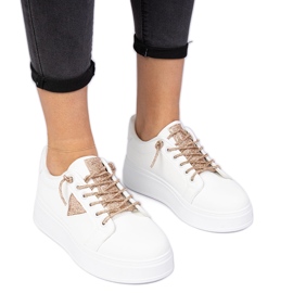 Sneaker bianche con sneaker con zirconi di champagne bianco