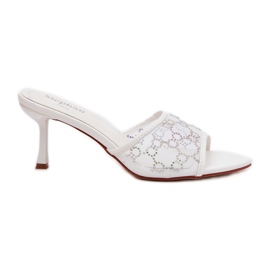 Infradito decorati sul tallone alto bianco