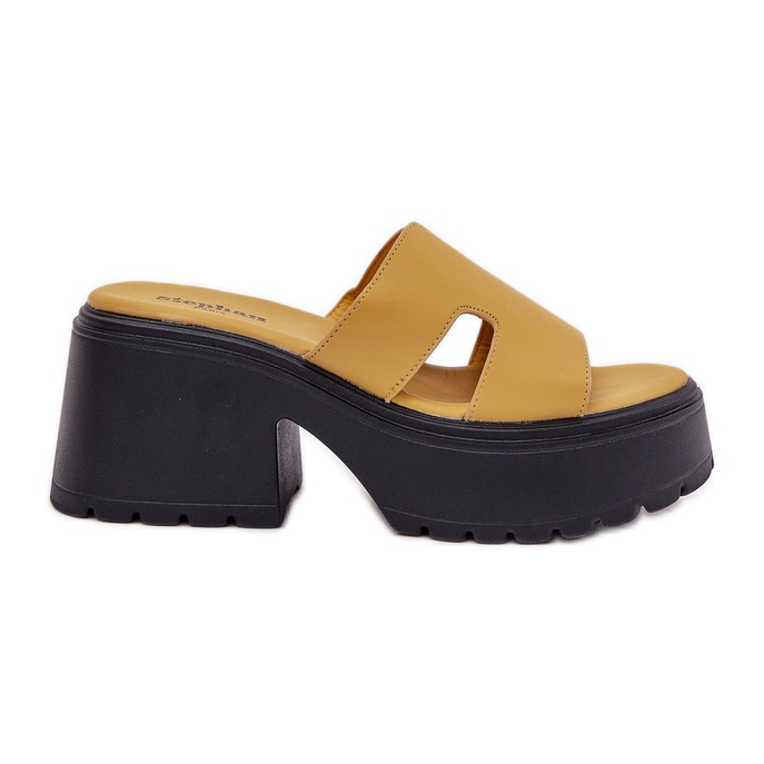 Pantofole da donna sulla piattaforma e tacchi enormi gialli giallo
