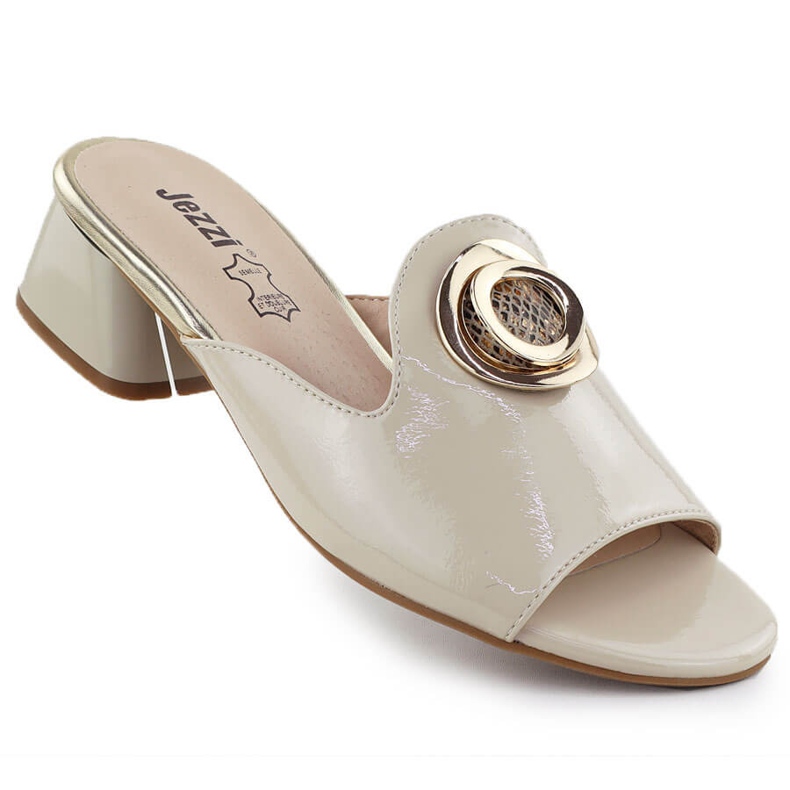 Pantofole su un blocco con un ornamento Varnned Beige Jezzi 214