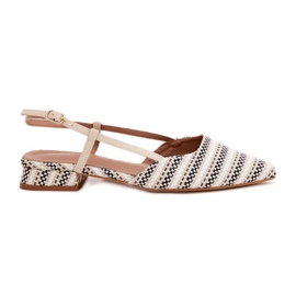 Ballerine femminili con nasi appuntiti con tacchi beige delicati