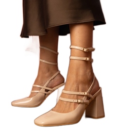 Décolleté laccate beige con tacco alto