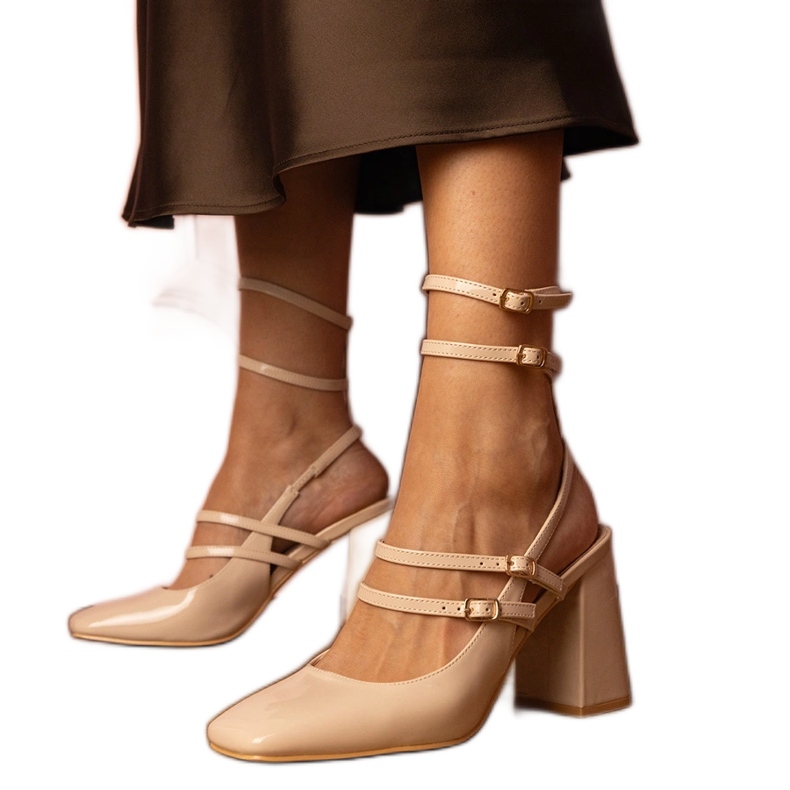 Décolleté laccate beige con tacco alto