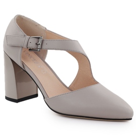 Pompe in pelle sulle scarpe pilastri con una cintura grigia Vinceza 91133 grigio