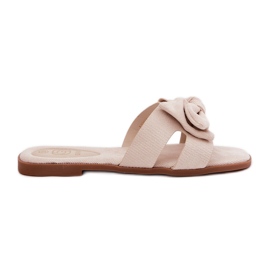 Flip da donna piatta con un beige di prua