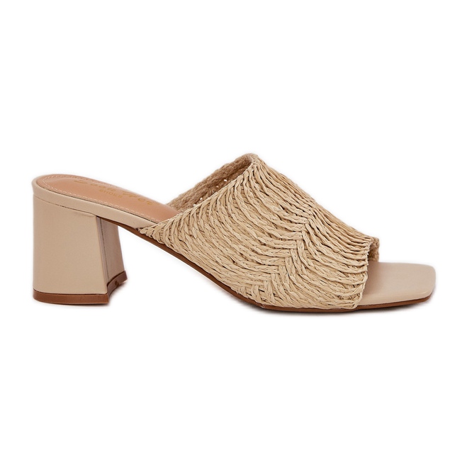 Infradito da donna con i tacchi beige