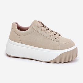 Sneaker su un enorme beige a piattaforma