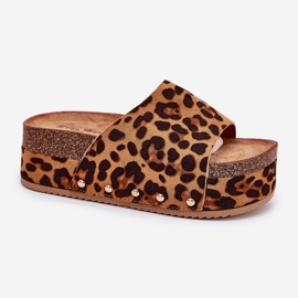Le infradito da donna su un'enorme piattaforma ecologica stampare leopardo marrone