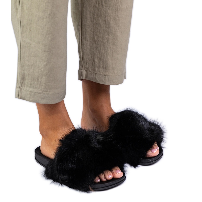 Ciabatte nere con pelliccia nero