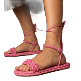 I sandali da donna rosa intrecciati