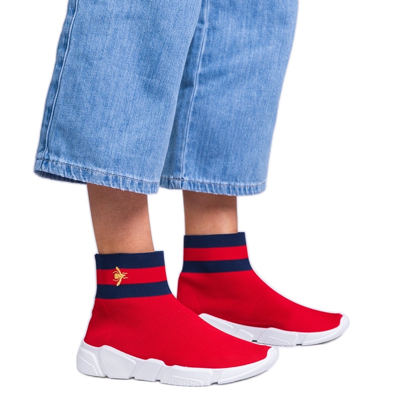 Sneaker sportive rosse con una tomaia di socking rosso