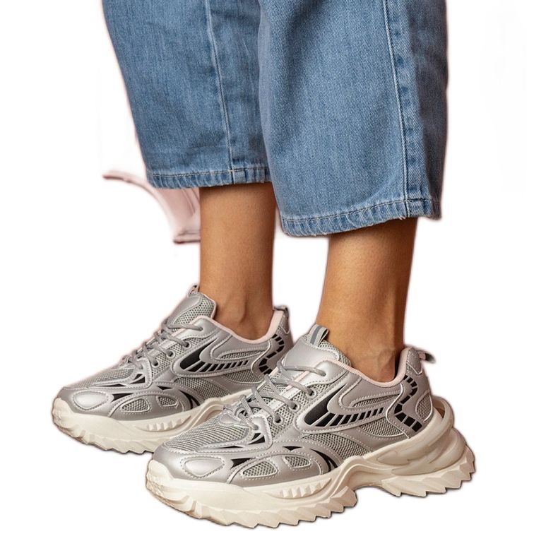 SILVER SPORTS SNEAKER SU UN SOLE ELEGGIO d'argento