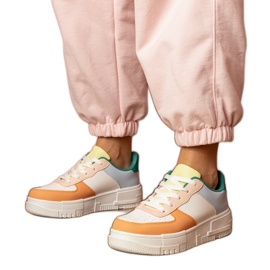 Sneaker sport arancioni su platfotm arancia