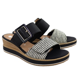 Zeppe in pelle femminile sui cunei neri Remonte D6463-03 nero