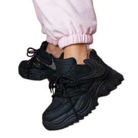 Sneaker nere su una suola enorme con zirconi nero
