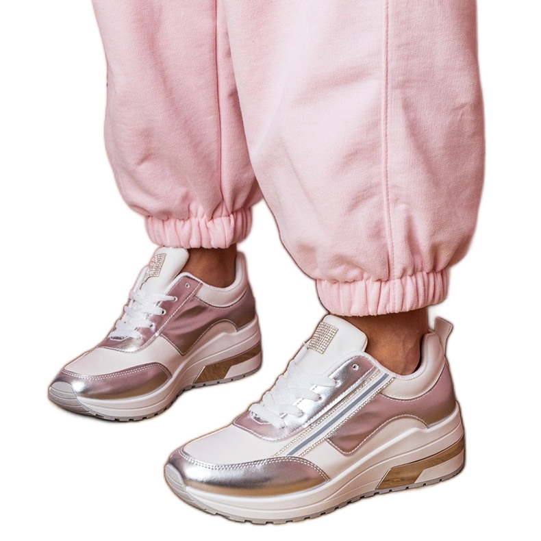 Sneaker bianche con zirconi e un inserimento metallico bianca