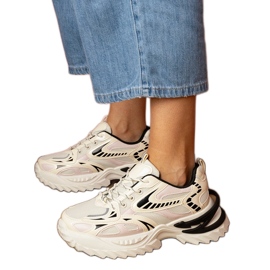 Sneaker sportive beige su una suola elegante