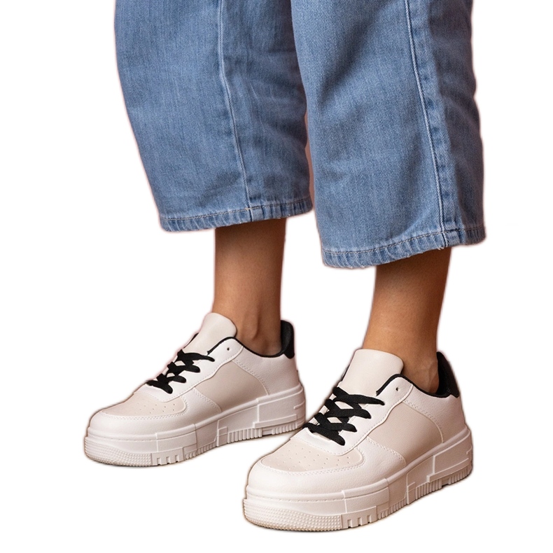Sneaker sportive beige su platfotm