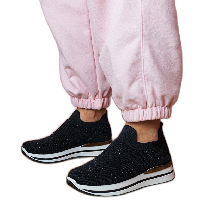 Sneaker da donna nera sulla piattaforma con zirconi nero