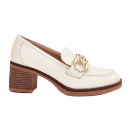 Scarpe da donna con un dettaglio dorato con tacchi beige