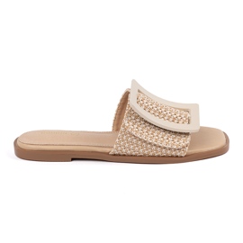 Goodin Le alette di tedeed su una suola beige piatta