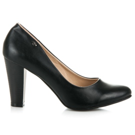 Vices New Collection Pompe classiche su un pilastro nero