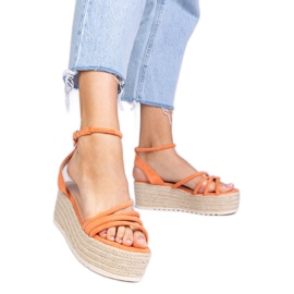 Orange espadrilles sulla piattaforma arancia