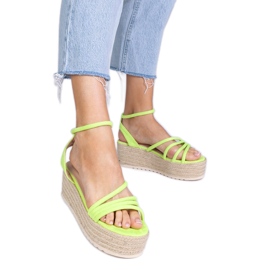 Sandali verdi espadrille sulla piattaforma verde
