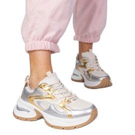 Golden Sports Sneakers su una suola spessa d'oro