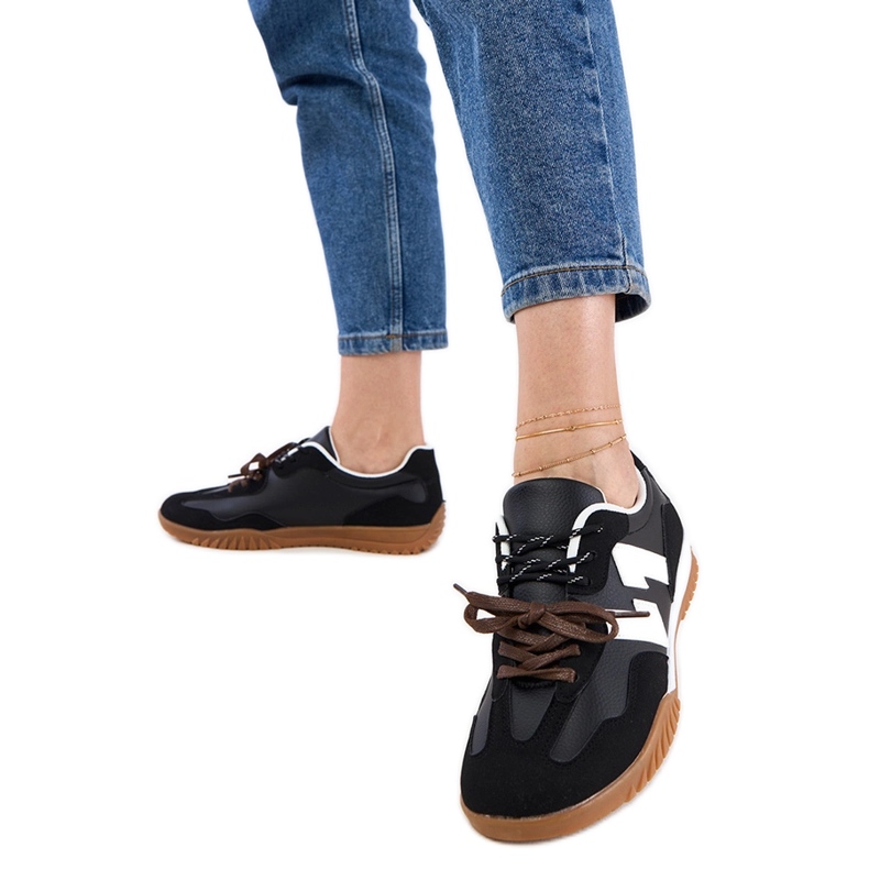 Sneaker nere sneaker con lacci colorati nero