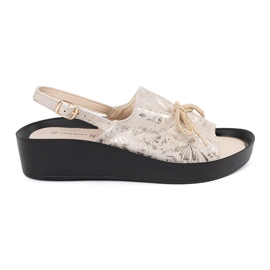 Goodin Sandali a cuneo beige leggero con inserto in pelle