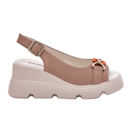 Sandali in pelle femminile su cuneo e piattaforma con artiker decorativo 56c2208 beige scuro