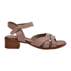 Sandali in pelle con una delicata zazoo 40372 scuro. beige
