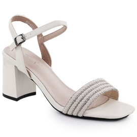 Sandali femminili sul pilastro beige Vinceza 62228