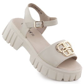 Sandali in pelle femminile sul pad beige Vinceza 79541