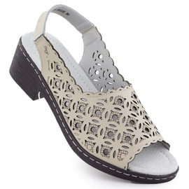 Sandali in pelle da donna aperta sul pad beige t.sokolski L25-25