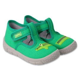 Pantofole per bambini 631p022 verde con un coccodrillo befado