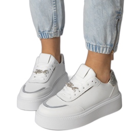 Sneaker bianche e argento decorate con glitter e zirconi bianco