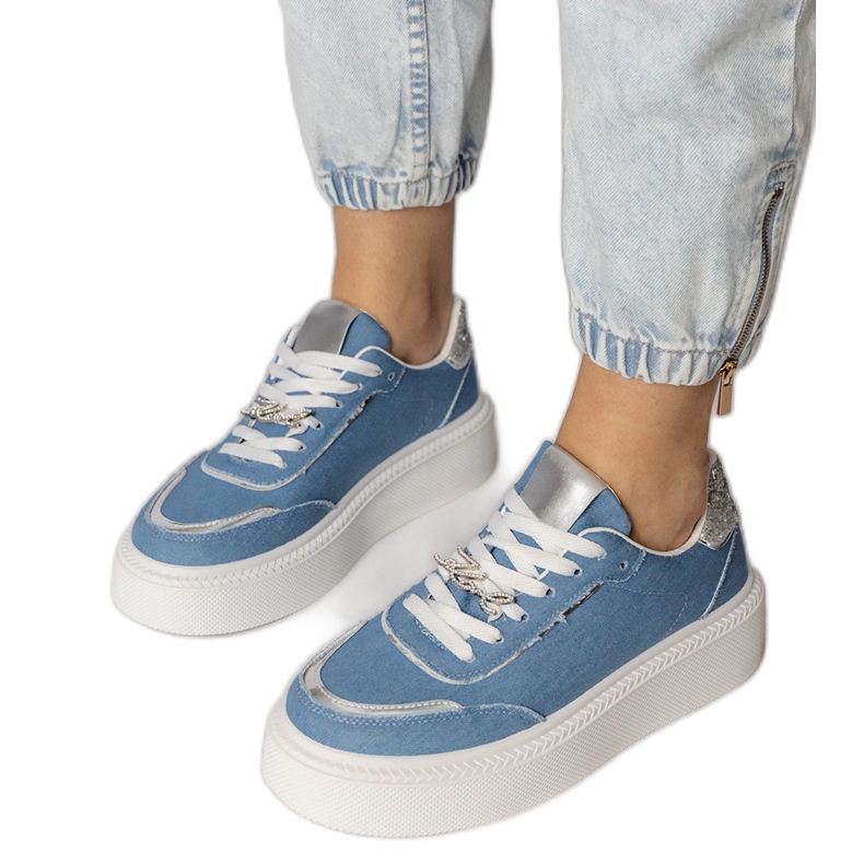 Sneaker in denim decorate con glitter e zirconi blu