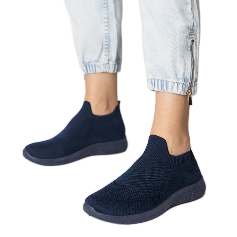 Sneaker sportive blu navy con una tomaia di socking