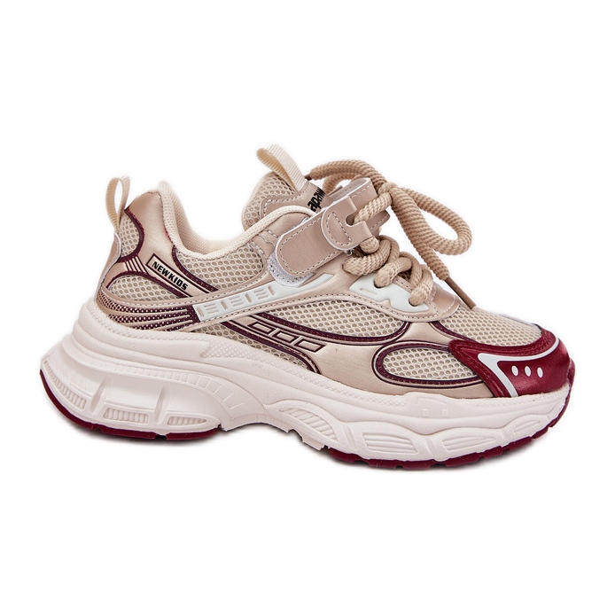 Sneaker per bambini su una sunella d'oro spessa