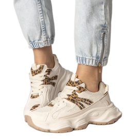 Sneaker beige sport femminili con un inserto leopardo
