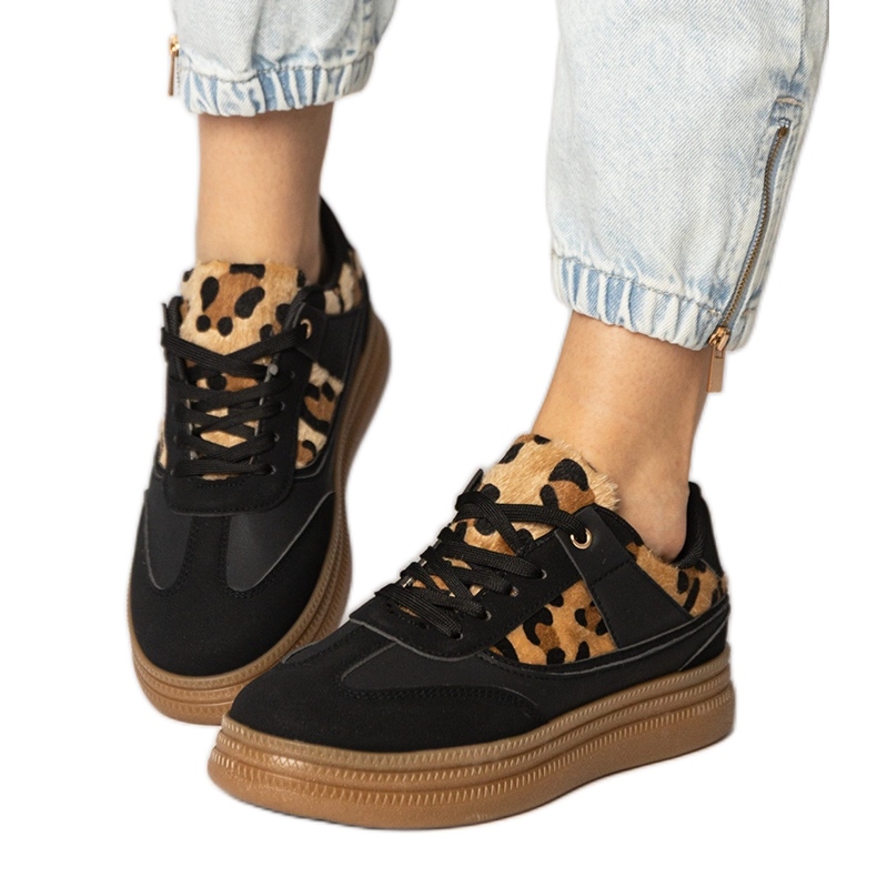 Sneaker nere con accessorio leopardo nero