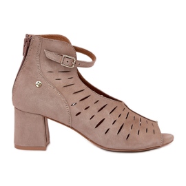 Stivali in pelle scamosciata femminile sul Maciejka Post 06893-10 Dark Beige