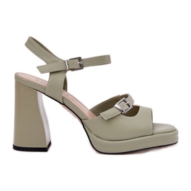 Sandali in pelle femminile sulla Vinceza 77110 post verde